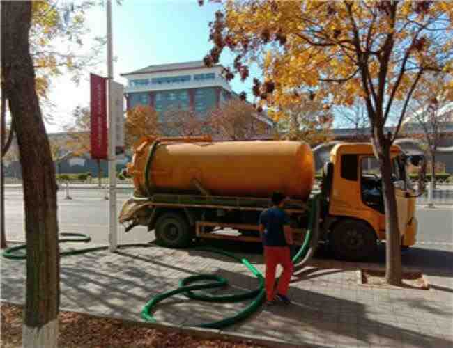 大榆树化粪池清理视频（北京化粪池清理车电话号码）