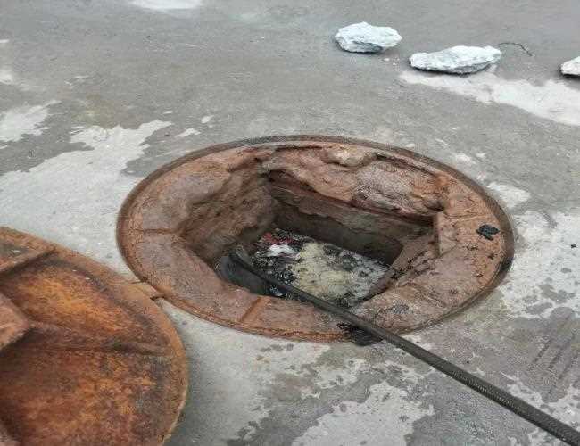 卫生间三通下水道堵塞怎么办污水渠运输一次多少钱