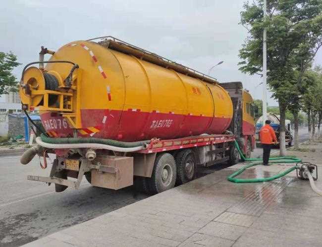 魏善庄抽污水：解决家庭污水难题