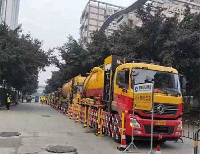 万年花城回迁房潜水气囊封堵